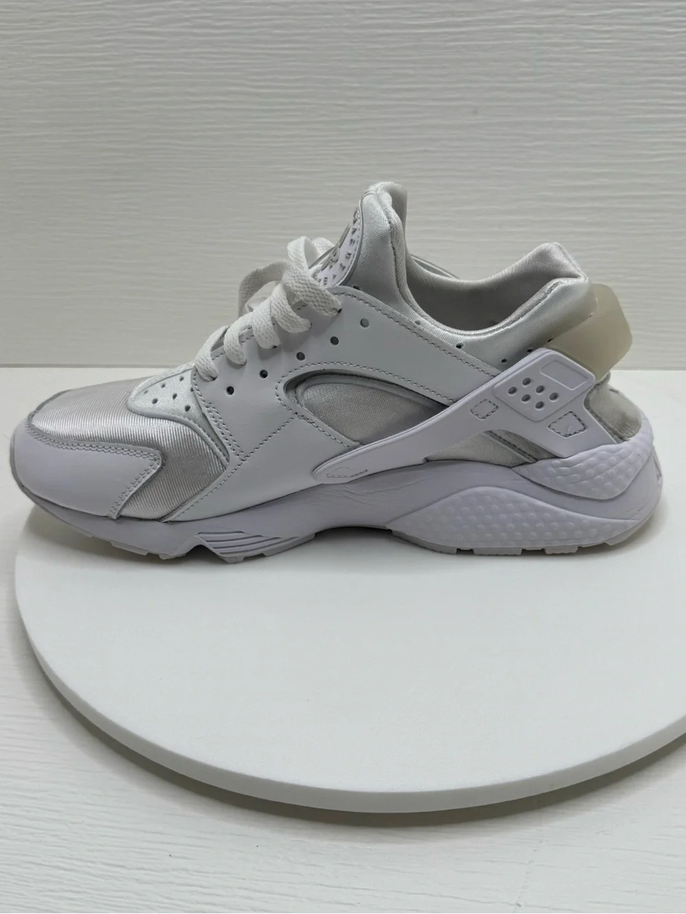 Nike Air Huarache Run Women's Size 10 Running Shoes Triple White *Worn once
